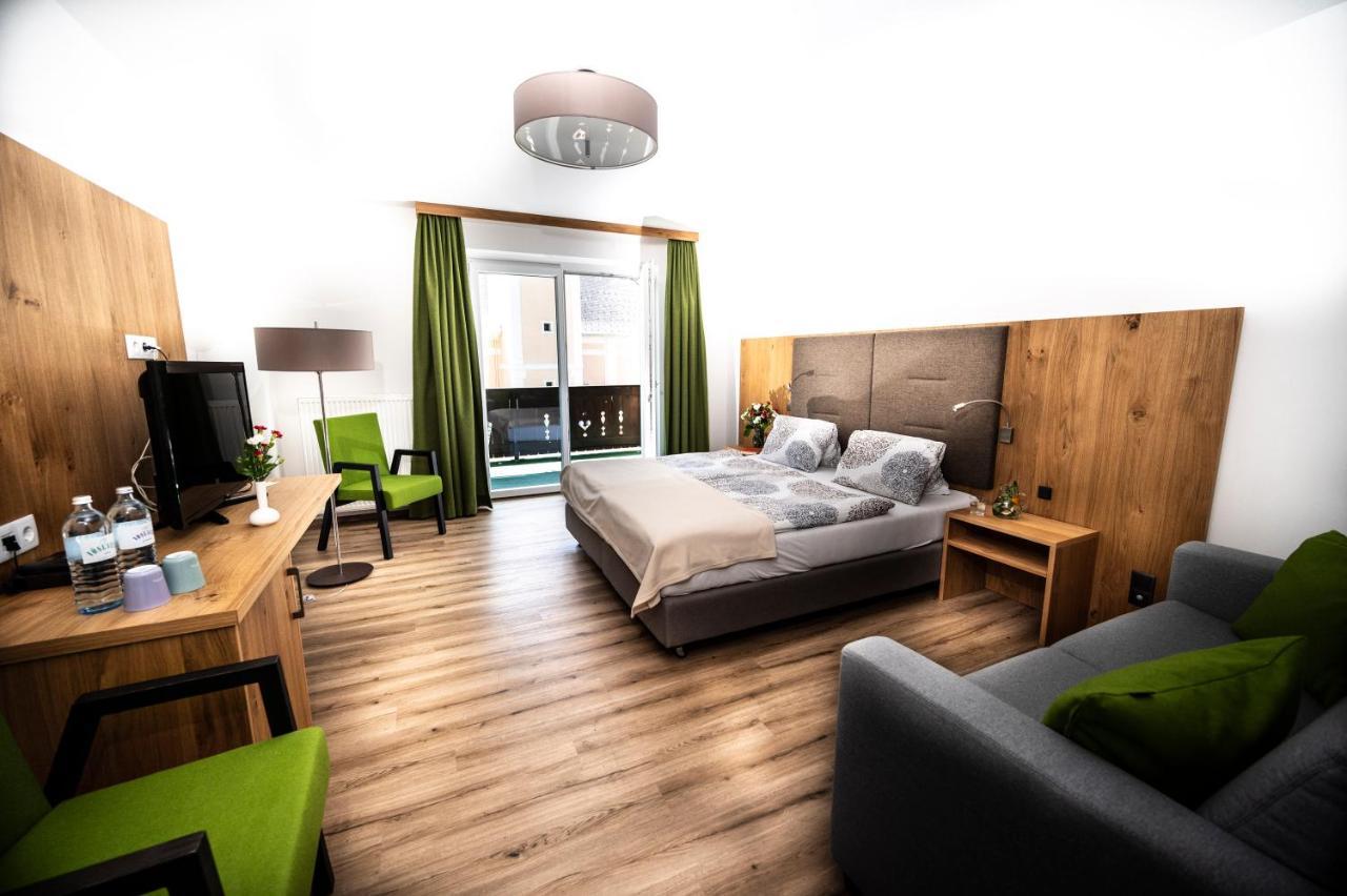 Gastwirtschaft Hold Hotel Monichwald Екстериор снимка